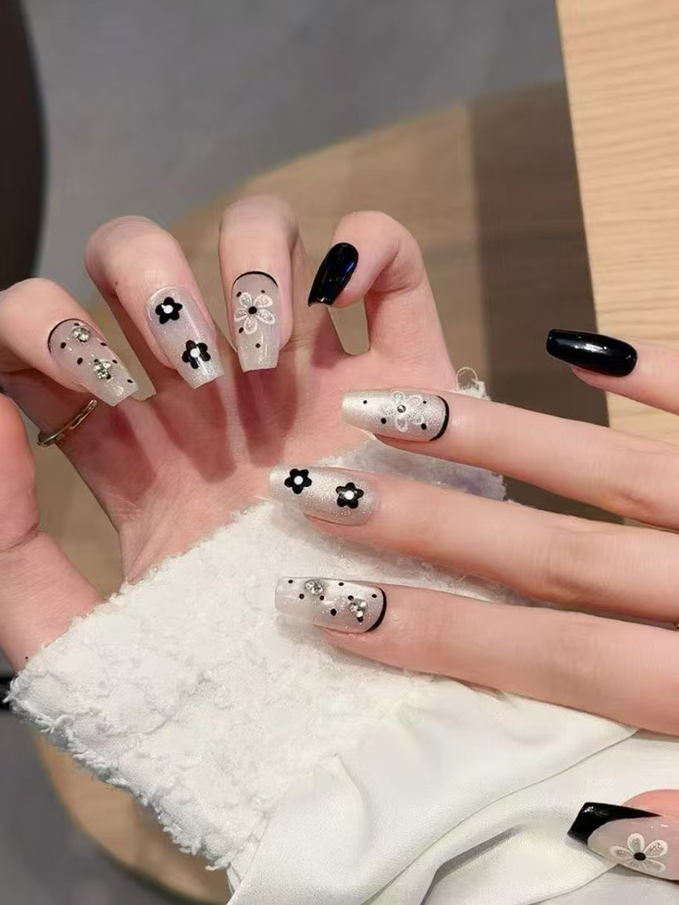 10 Pezzi di Unghie Finte a Pre - Nail Adhesive Tab recensione e prezzo