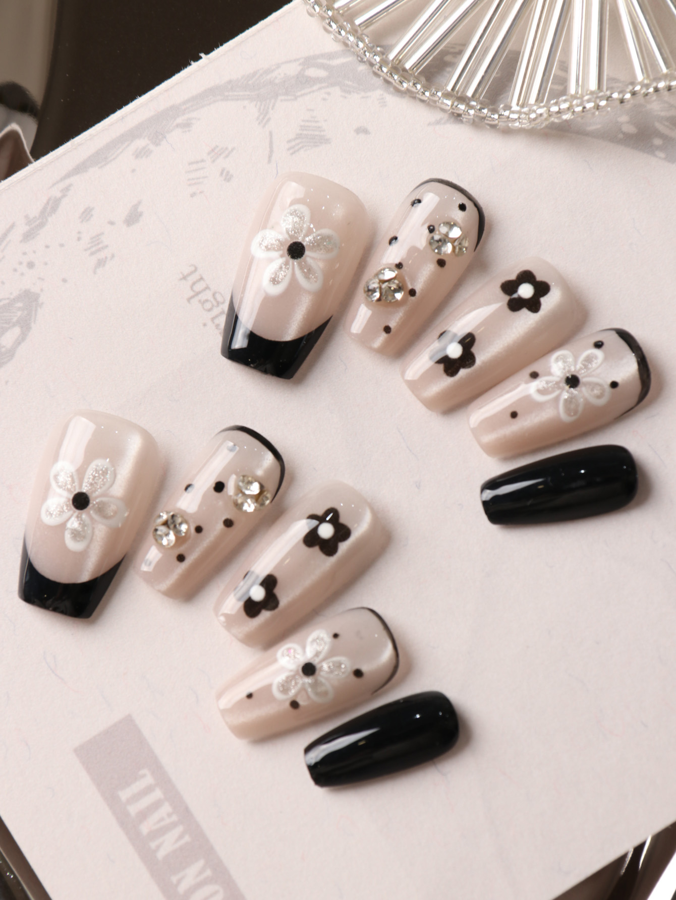 10 Pezzi di Unghie Finte a Pre - Nail Adhesive Tab recensione e prezzo
