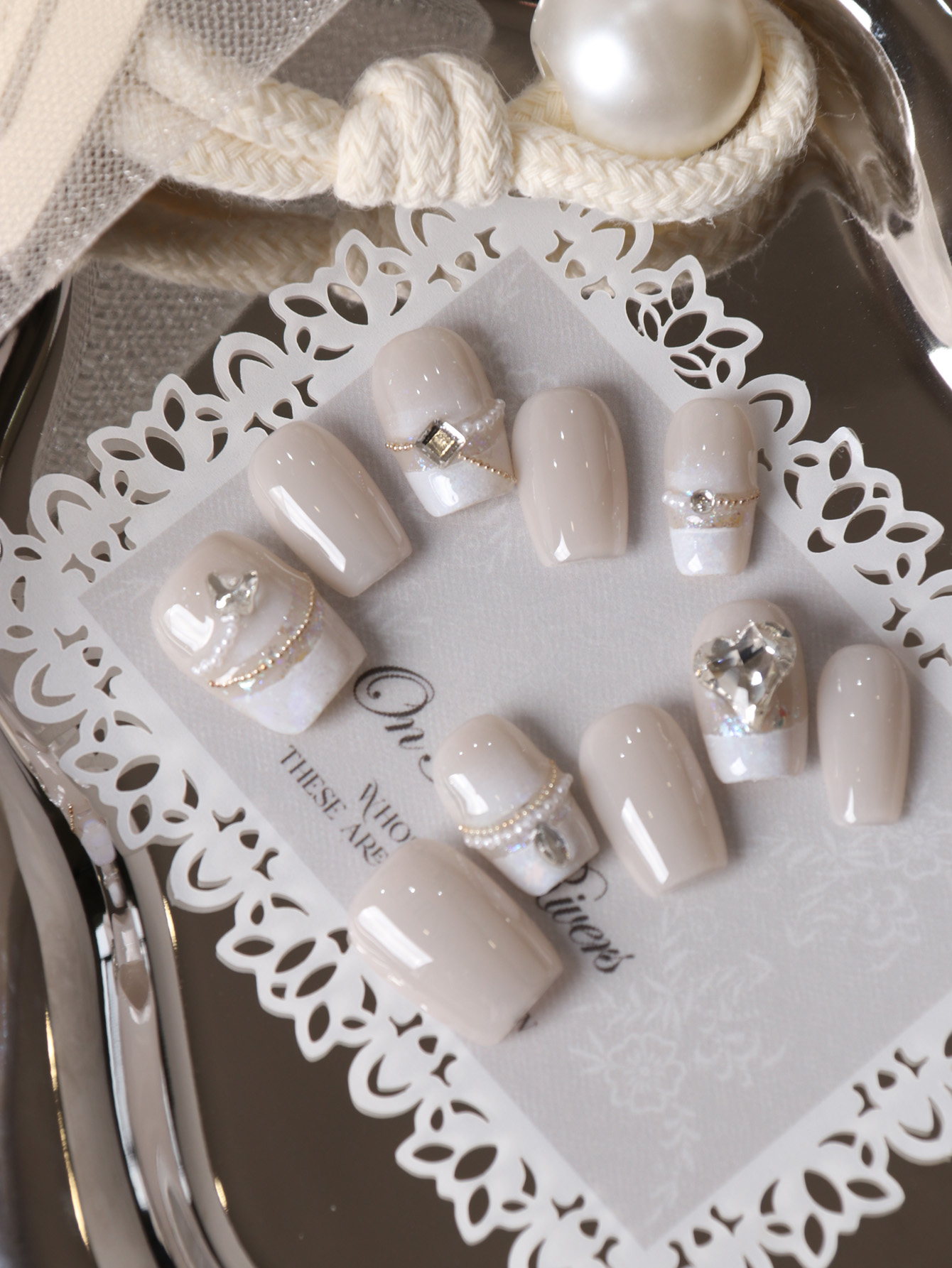 10 Pezzi Unghie Finte Corte Bi - Nail Adhesive Tab recensione e prezzo